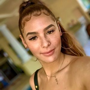 Meet your Posher, Estee